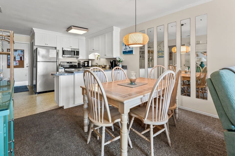 Architecture, Building, Dining Room, Dining Table, Furniture