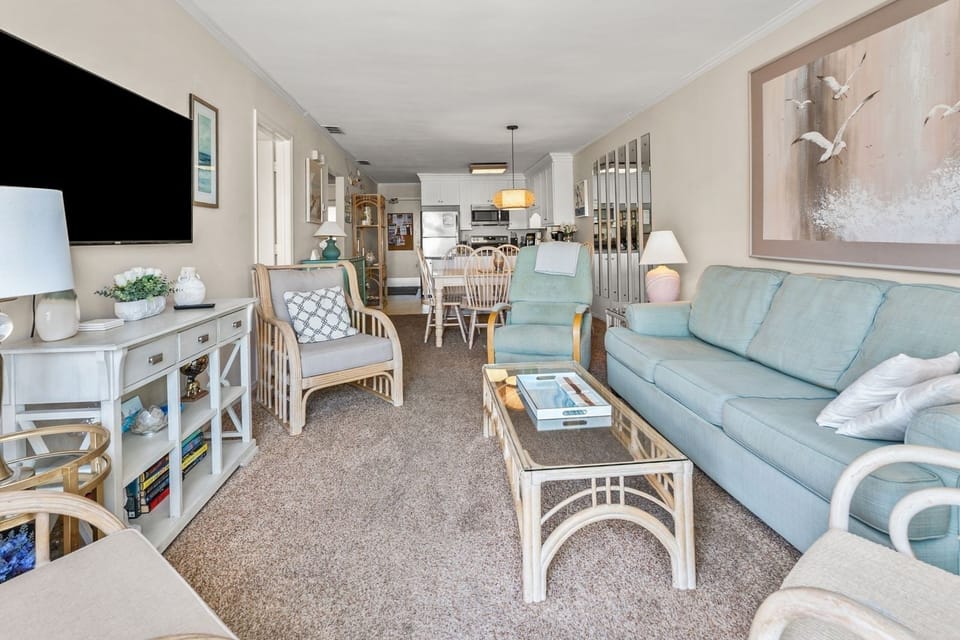 Home Decor, Furniture, Table, Building, Indoors