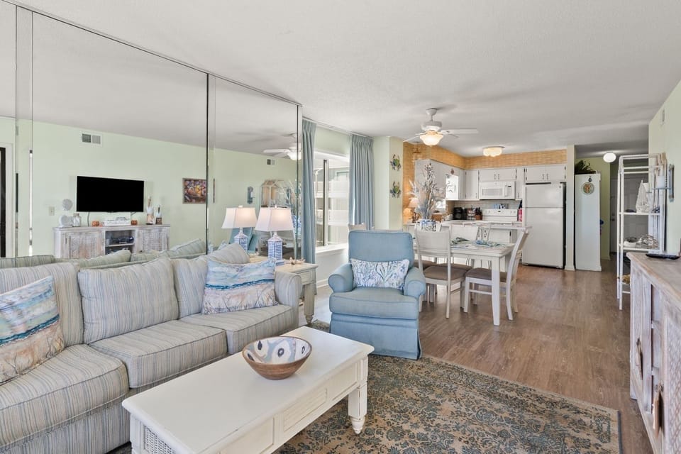 Home Decor, Furniture, Table, Indoors, Living Room