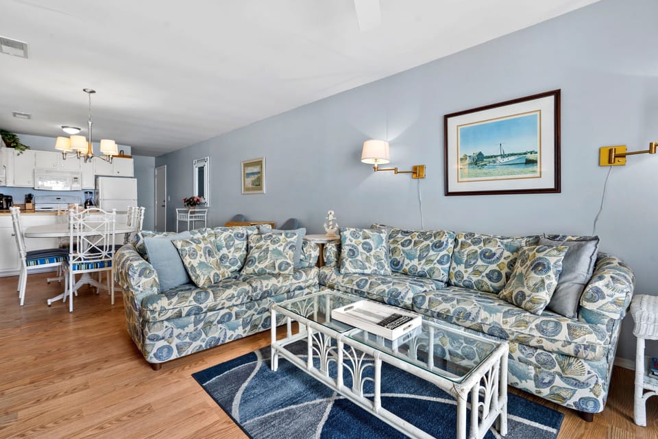 Home Decor, Couch, Furniture, Architecture, Building