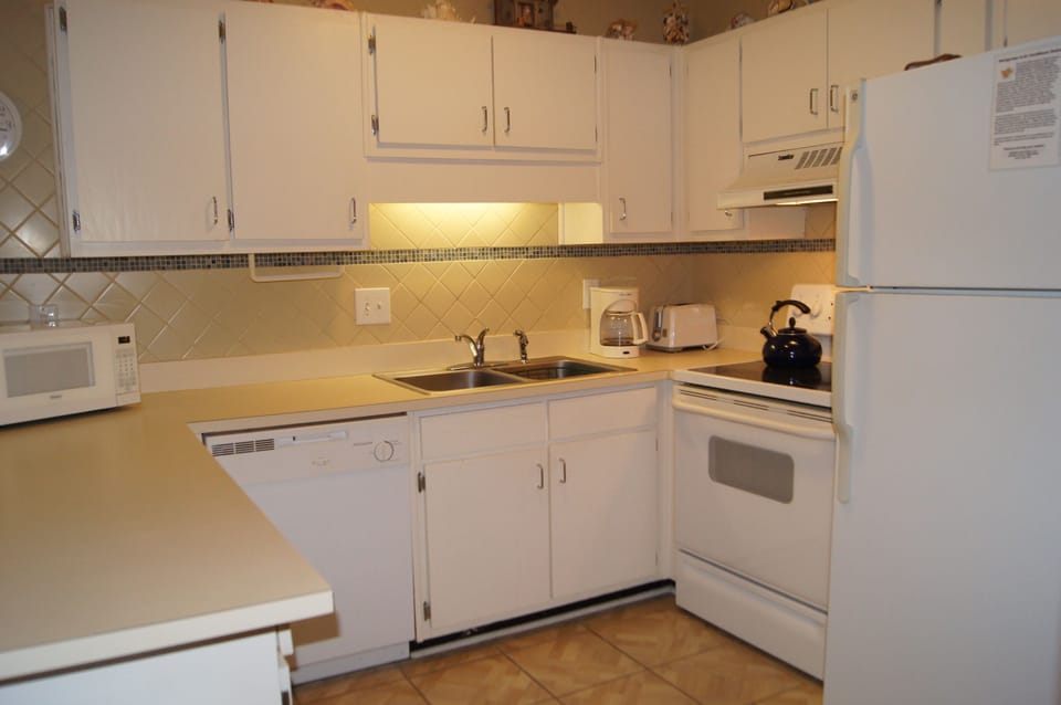 Appliance, Refrigerator, Microwave, Oven, Indoors