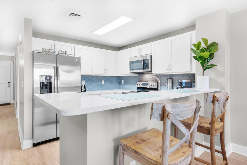 Kitchen with eat-in bar