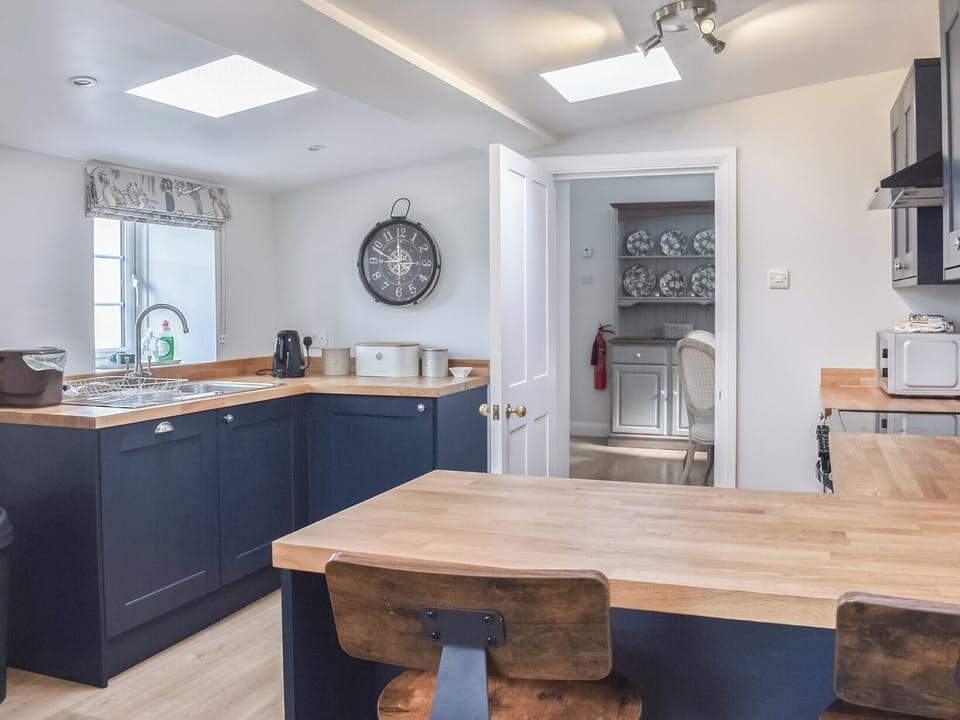 Kitchen area | Crogen Gatehouse Lodge, Corwen