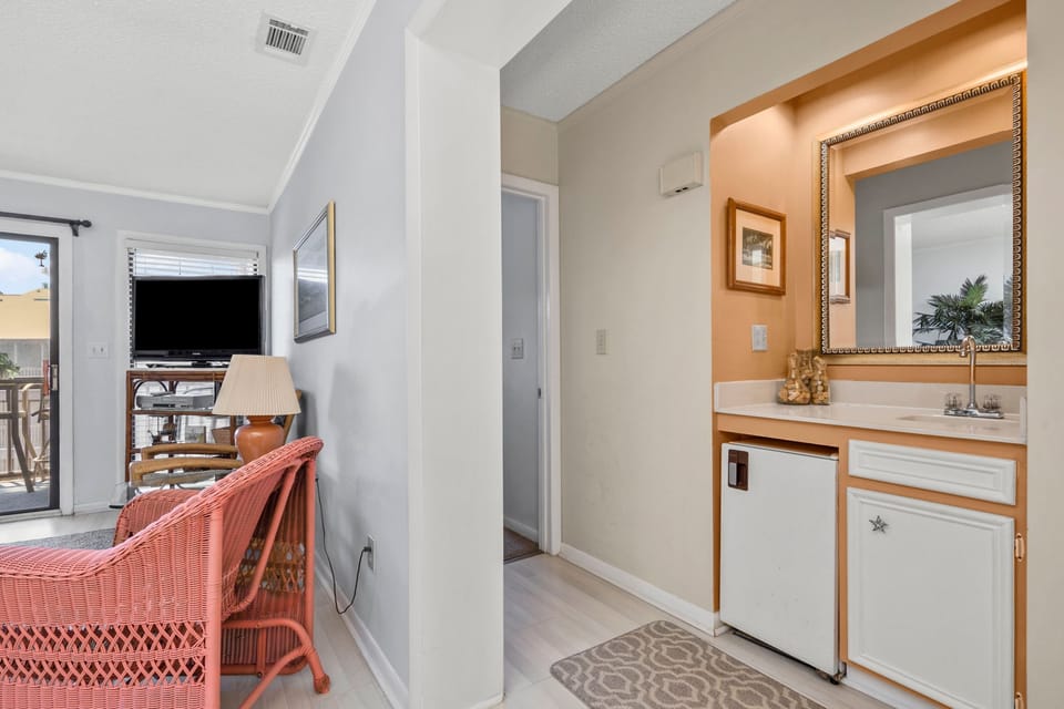 Flooring, Indoors, Floor, Living Room, Room