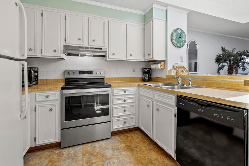 Room, Indoors, Kitchen, Sink Faucet, Oven