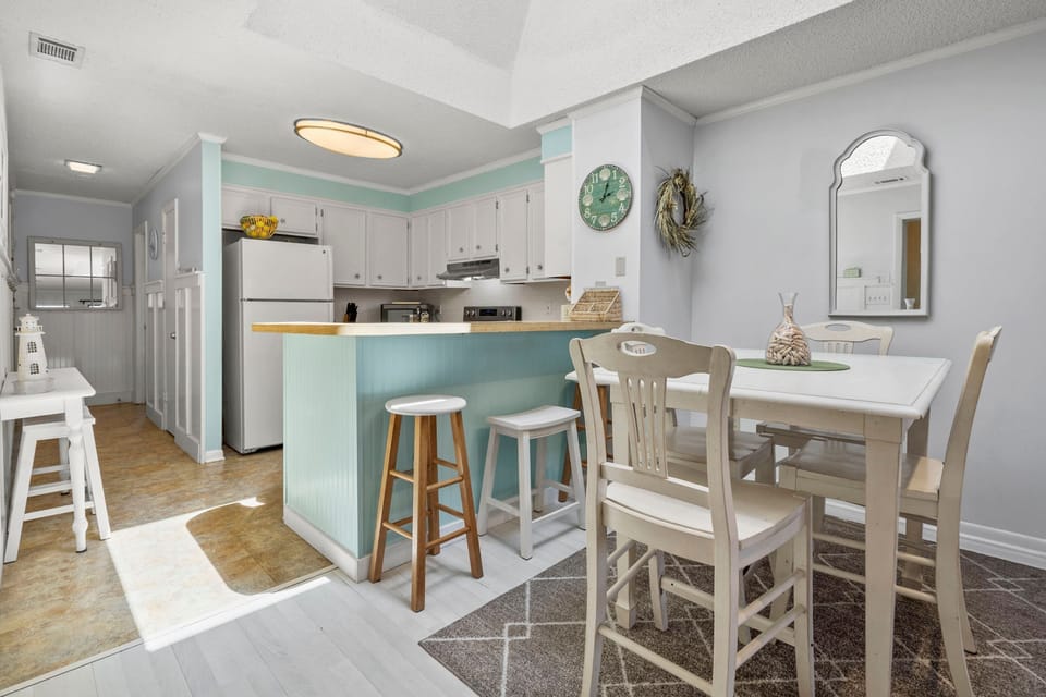 Furniture, Chair, Room, Indoors, Kitchen