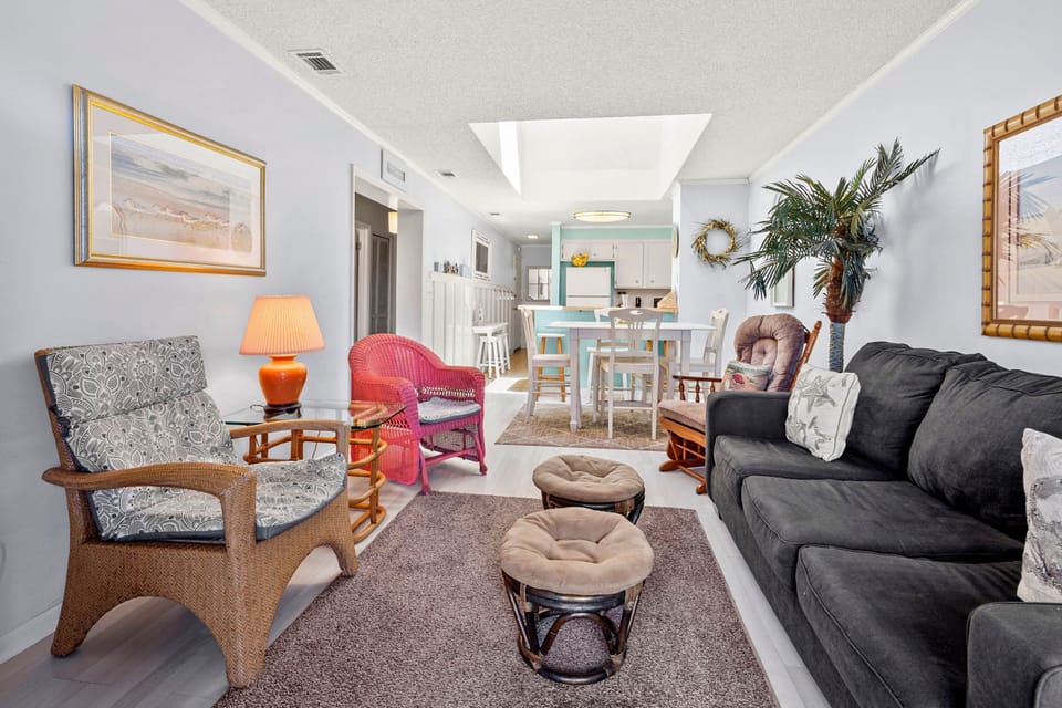 Living Room, Room, Indoors, Furniture, Couch