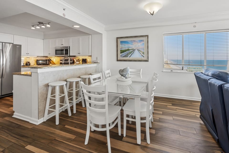 Indoors,Dining Room,Dining Table,Furniture,Table