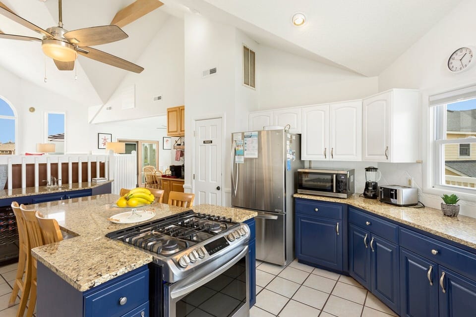 Enjoy additional prep and dining space at the Kitchen Island