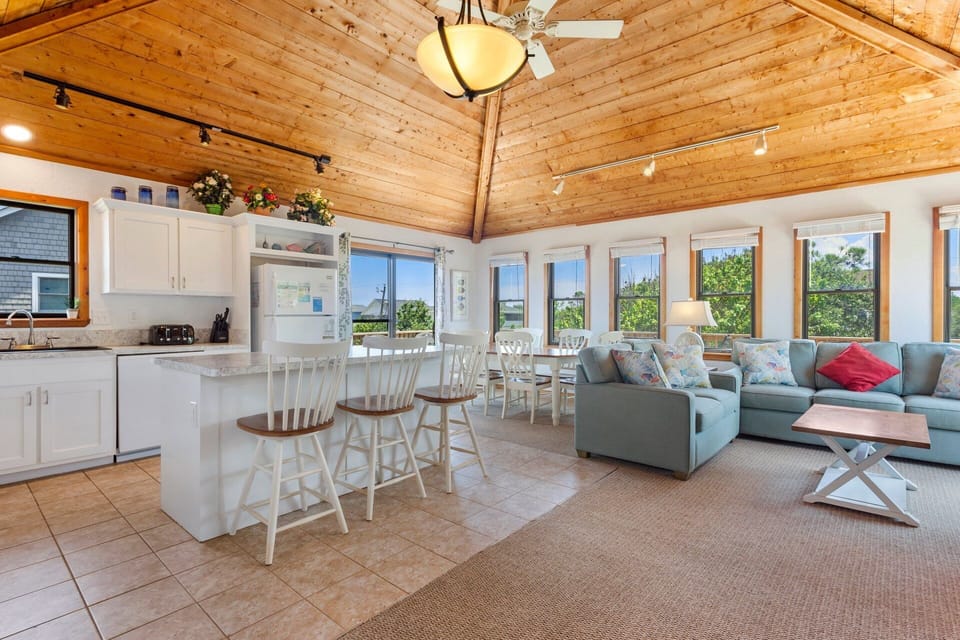 Follow the stairs up to the top level where you will be met with glorious Ocean Views and brilliant natural light in the Living Area.