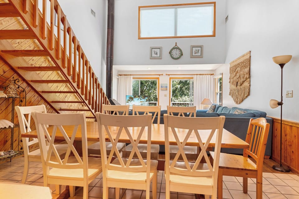 Cook up a delicious seafood meal in the modern Kitchen to enjoy at the Breakfast Bar, which seats 4, or the Dining Area, which has seating for 10.