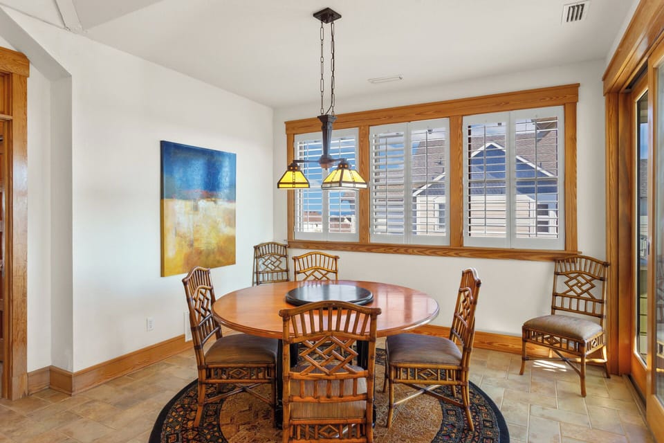 Nestle away in the Dining Nook, which has seating for 8 more people.