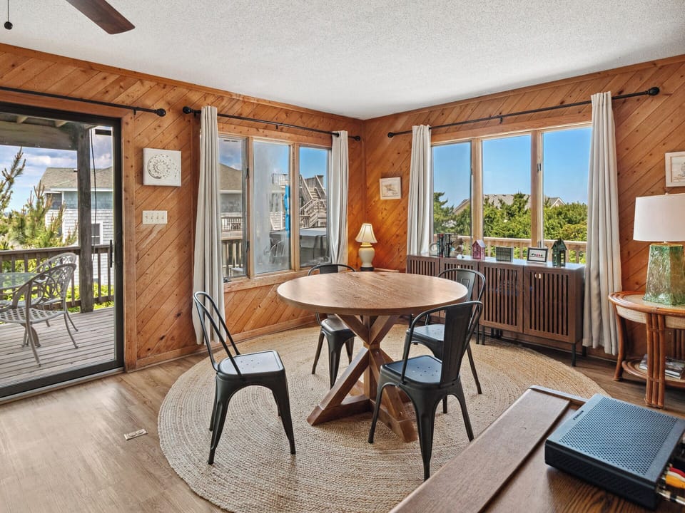 Settle into the Oceanview Breakfast Nook for slow and easy mornings with a cup of coffee and a sunrise.