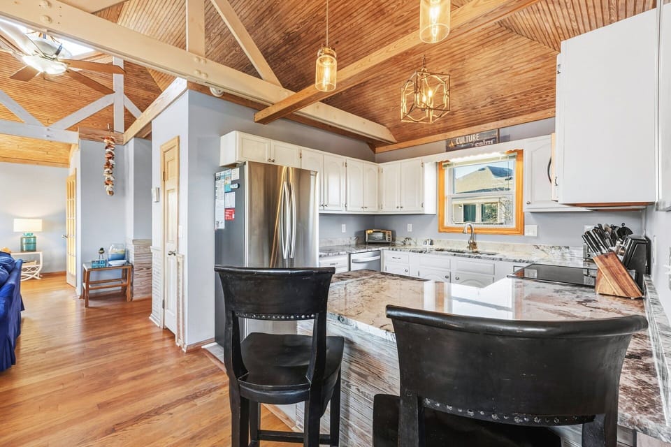 Whip up a delicious meal that the whole family will enjoy in the fully equipped Kitchen.