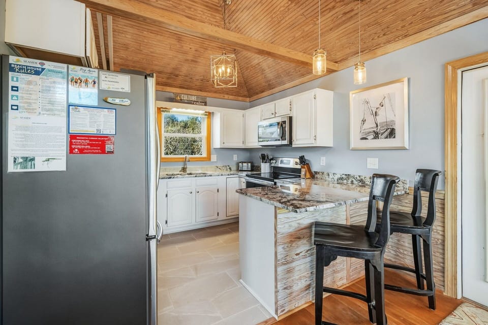 Whip up a delicious meal that the whole family will enjoy in the fully equipped Kitchen.
