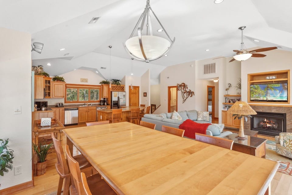 Eat together in the spacious Dining Area!