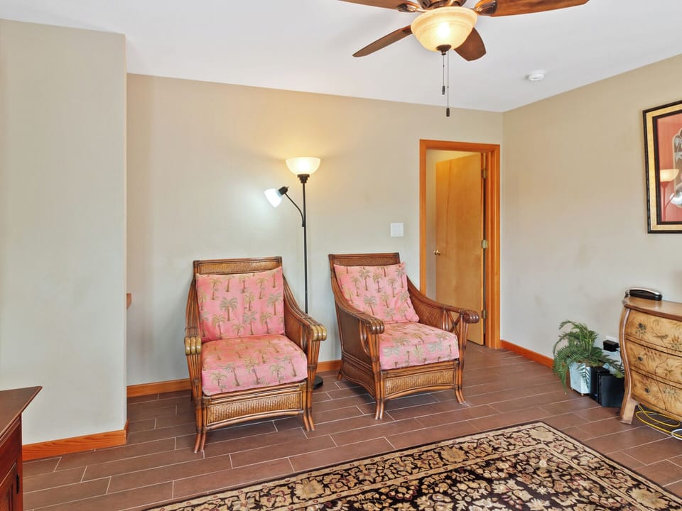 Mid level sitting area