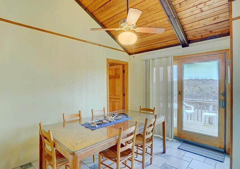 Enjoy a meal together as a family in the Dining Area with plenty of sunshine!