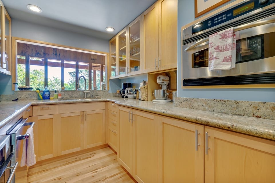 Room, Indoors, Flooring, Furniture, Kitchen