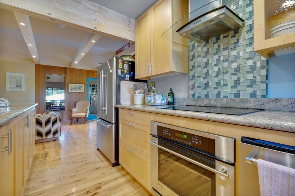 Flooring, Hardwood, Room, Indoors, Floor