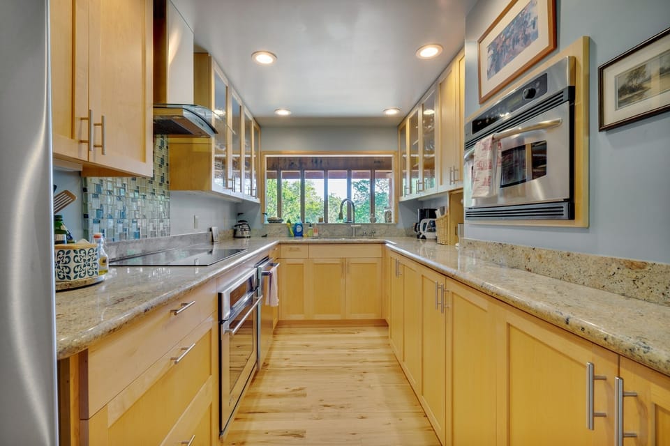 Room, Indoors, Flooring, Kitchen, Hardwood
