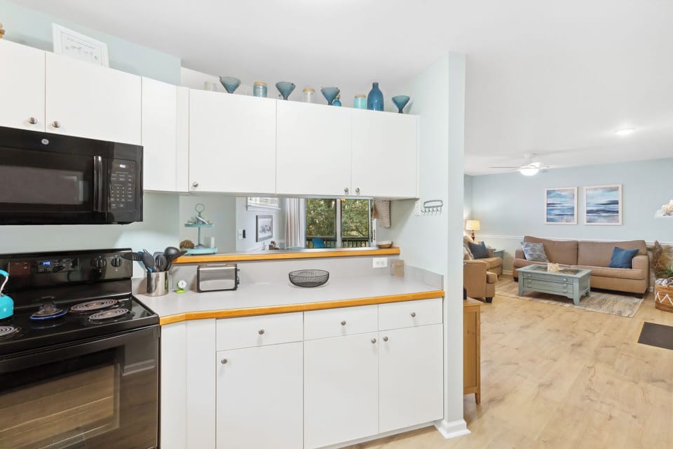 Whip up something delicious in the well-equipped Kitchen with modern appliances!