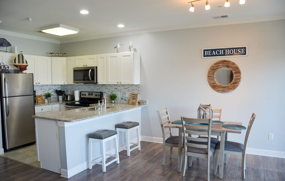 Open, light-filled dining area and kitchen