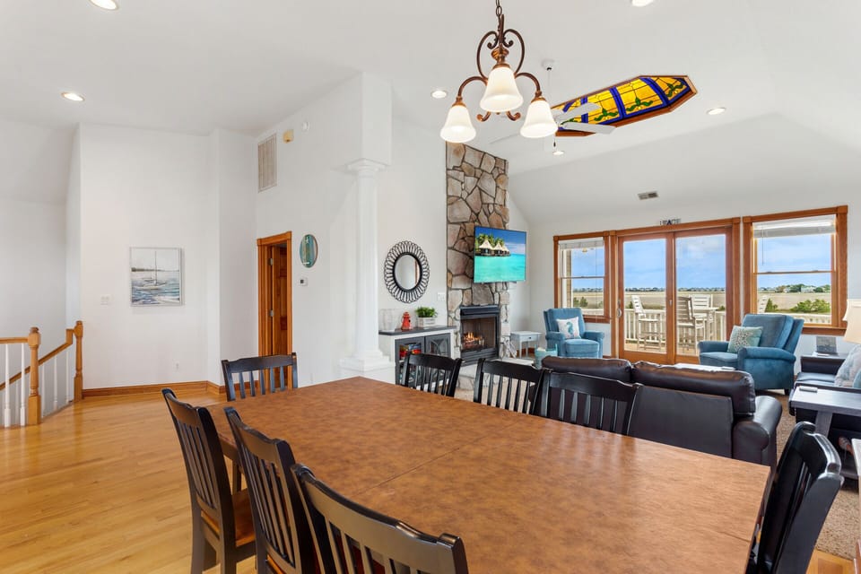 Sit down for a family meal in the adjoining dining area. (Please Note: Fireplace is not for guest use)