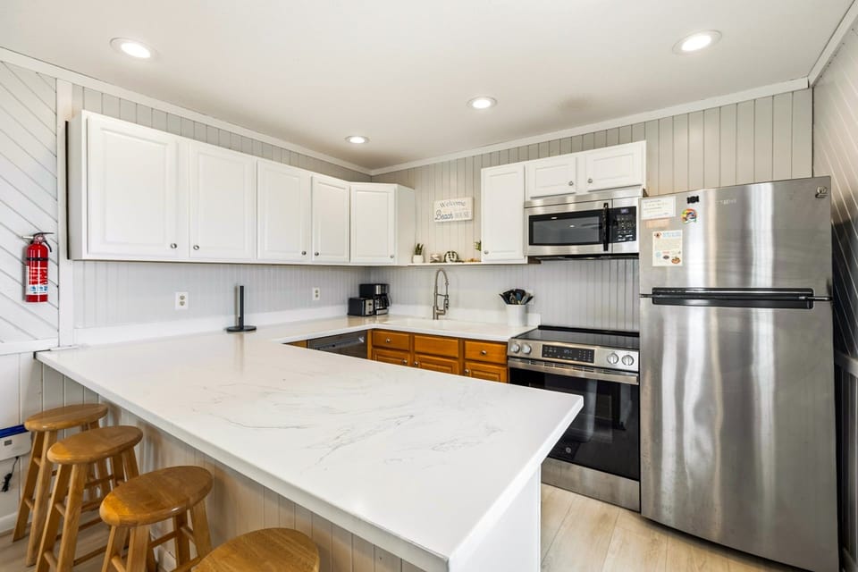 Kitchen: Cook with ease in the fully equipped kitchen featuring modern appliances and a dishwasher.