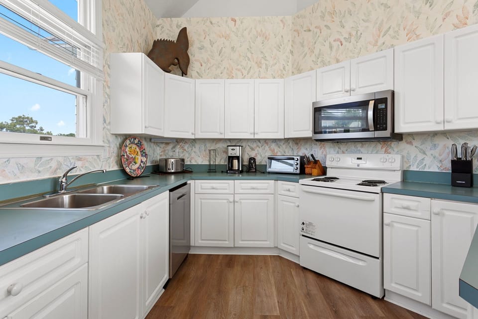 The modern kitchen is fully equipped for preparing breakfast, dinner, or casual snacks during your vacation.