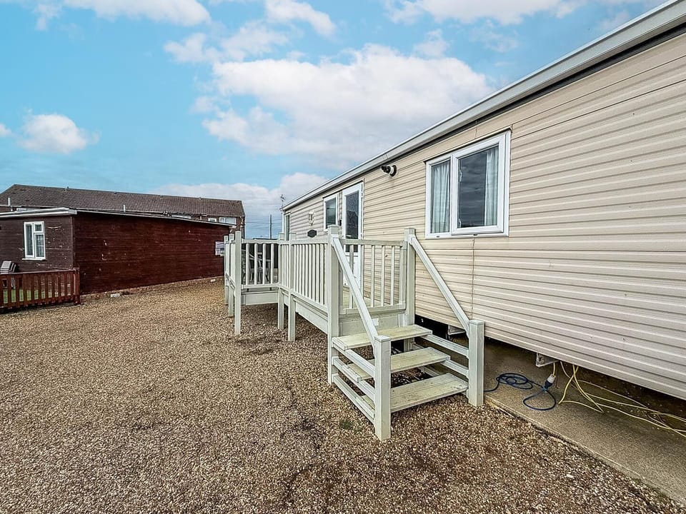 Book your perfect coastal getaway for 2026 and start looking forward to creating lasting memories with everyone included at this dog-friendly accommodation.