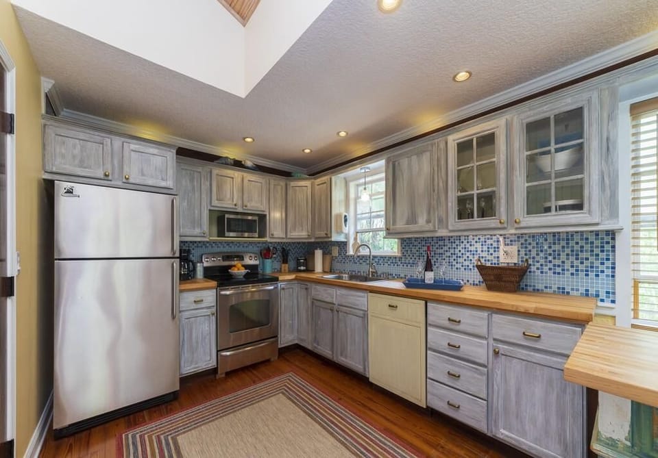 Island Surf Cottage Kitchen