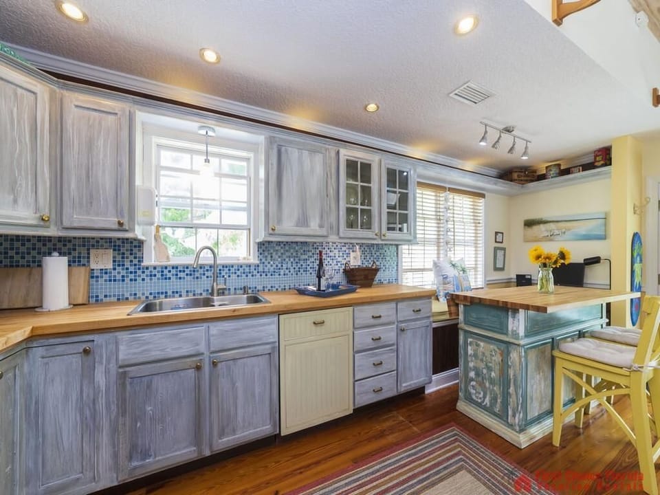 Island Surf Cottage Kitchen