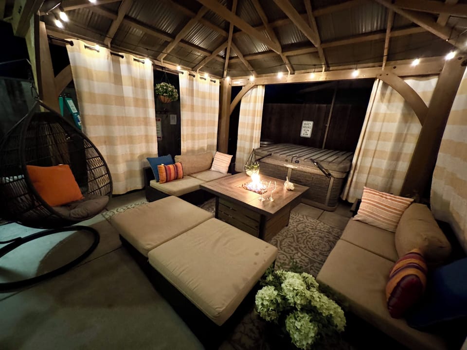 Have a little bon fire 🔥 at night by the jacuzzi 