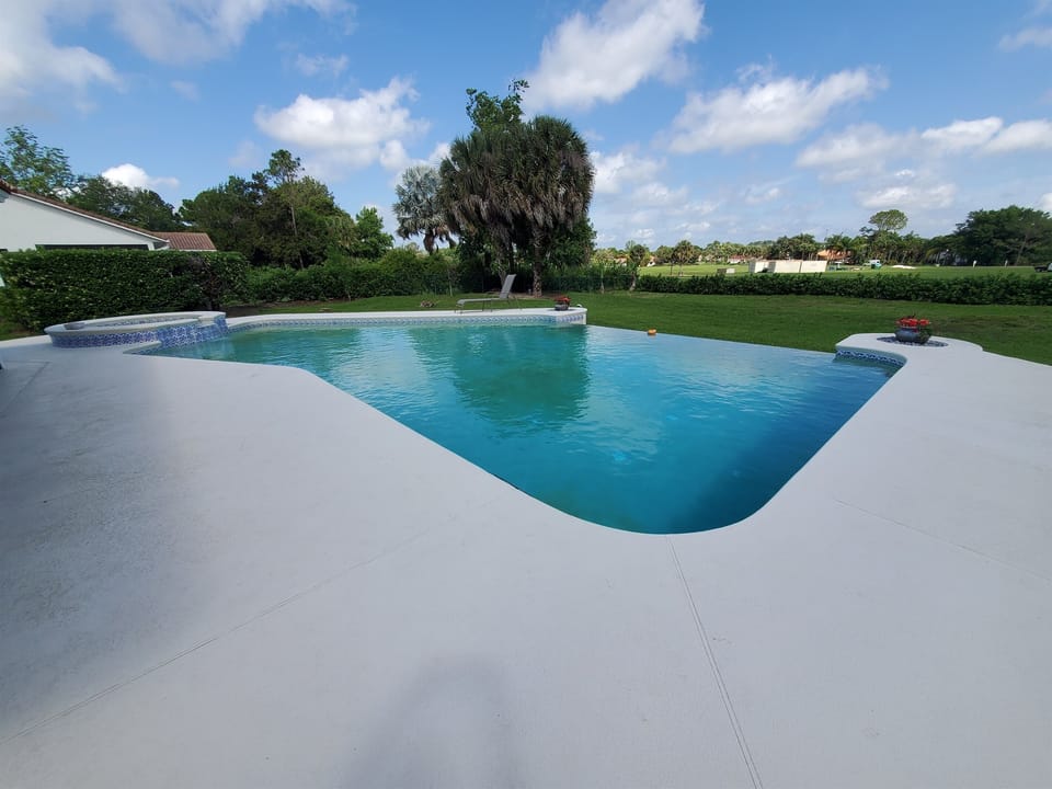 Infinity edge pool and spa