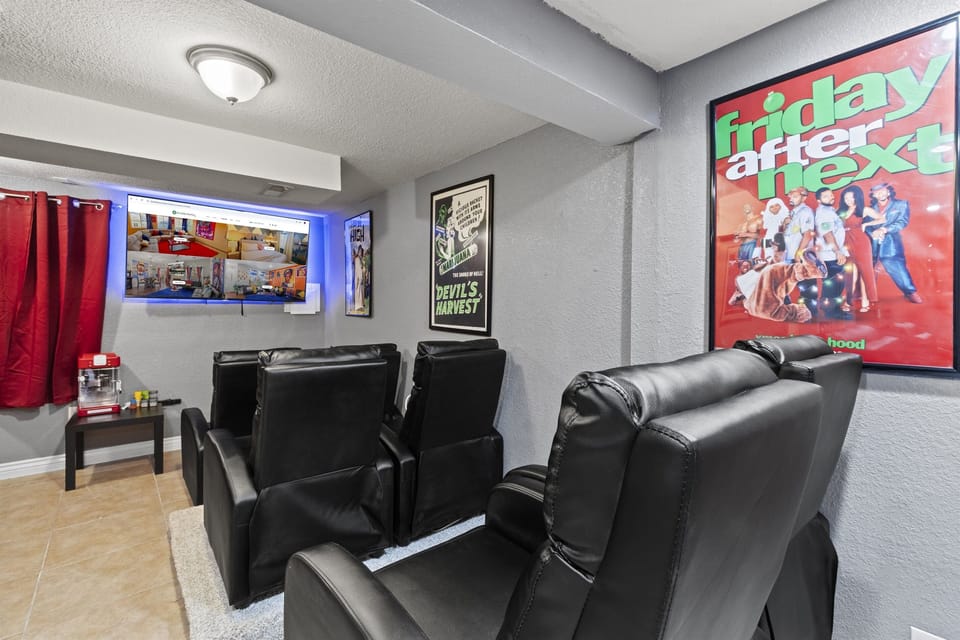 Experience Movie Magic with the Allure of Roku TV! 🍿🎥🌌