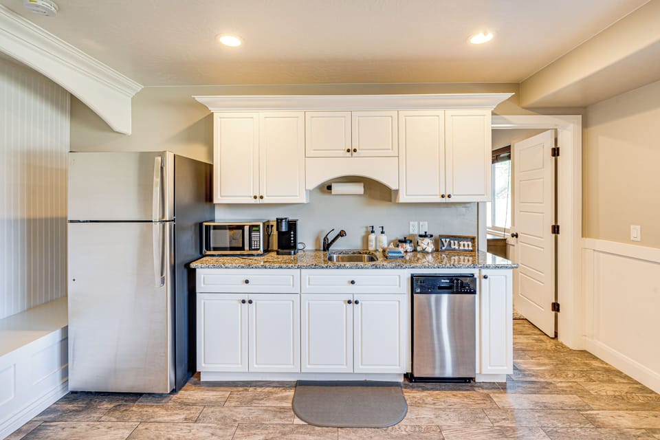 Kitchenette | Fully Equipped | Cooking Basics