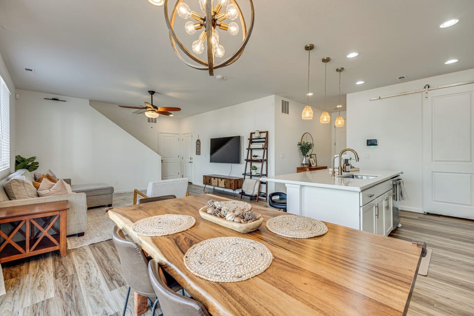Dining Area | 1st Floor | Dishes & Flatware Provided