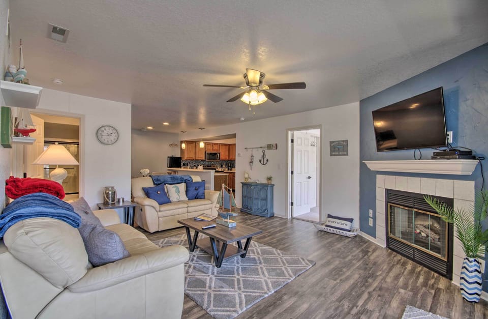 Living Room | Smart TV | Fireplace
