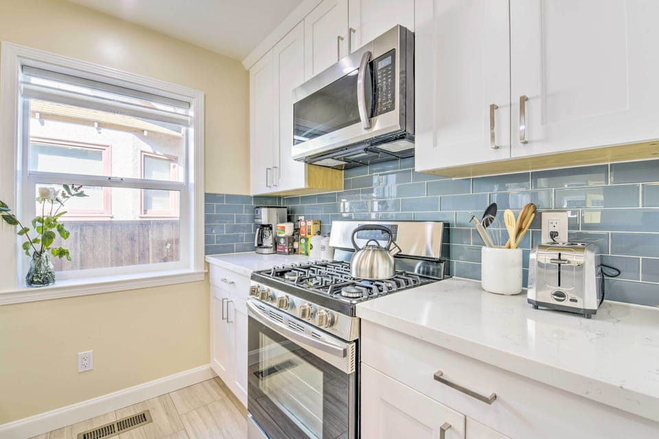 Kitchen | Drip Coffee Maker w/ Complimentary Tea & Coffee