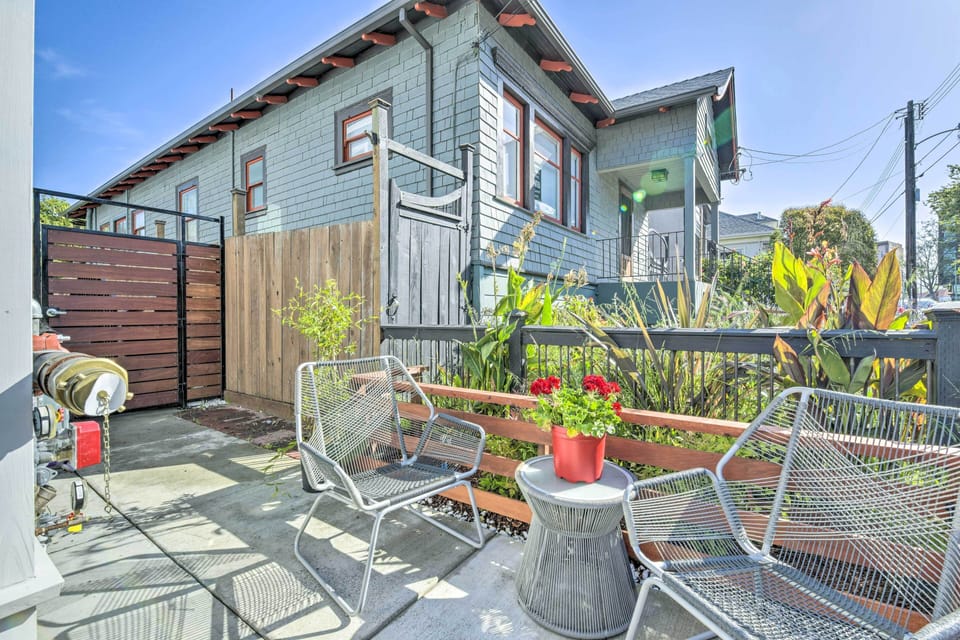 Oakland Vacation Rental | 2BR | 1BA | 1,100 Sq Ft | Stairs Required to Access