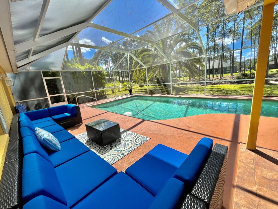 Salt H2O heated pool (better for your hair/skin), heated by solar from the roof