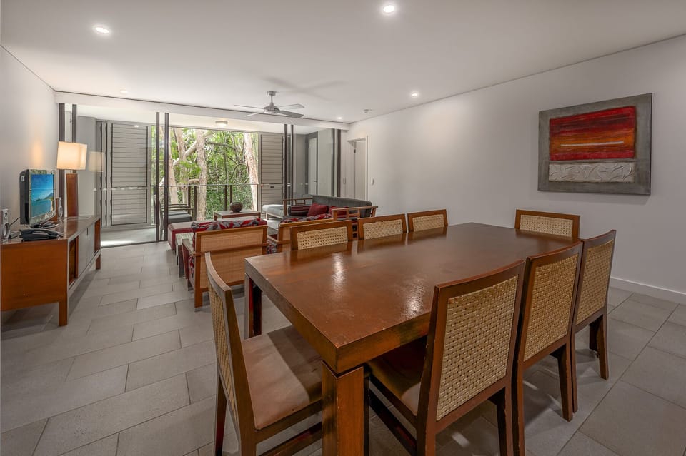 Open Plan Living expands out onto the covered Patio; with bushland vistas.