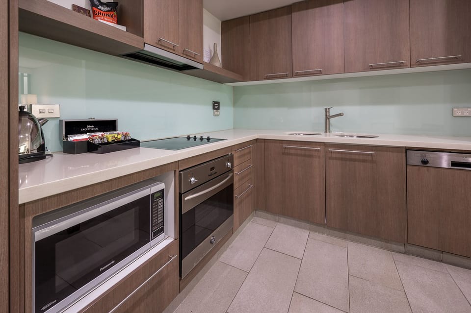 Full Kitchen with all the mod-cons