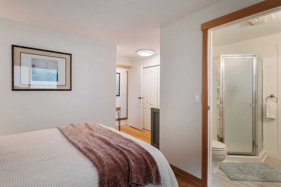 Queen Bedroom with Ensuite Bathroom