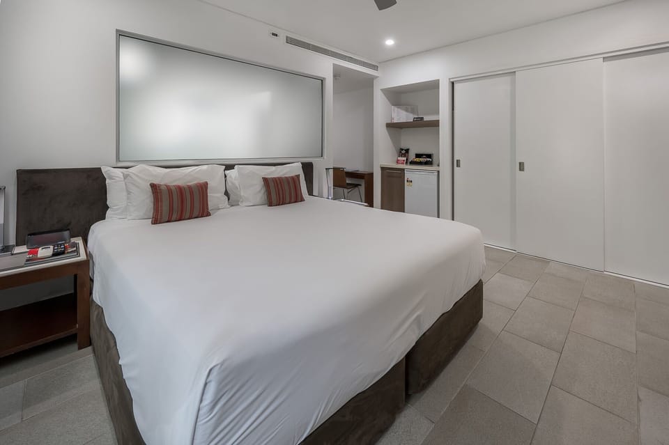 King Bed - Hotel Style Room with Generous Ensuite