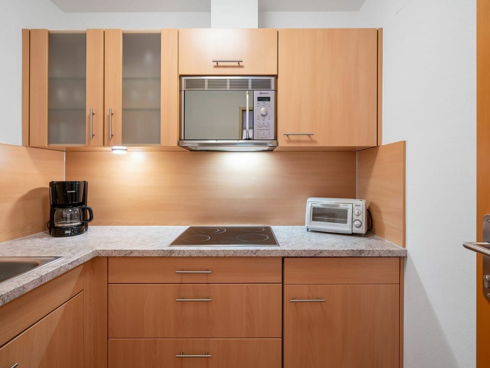 Countertop, Cabinetry, Furniture, Property, Kitchen Appliance, White, Building, Kitchen, Home Appliance, Wood