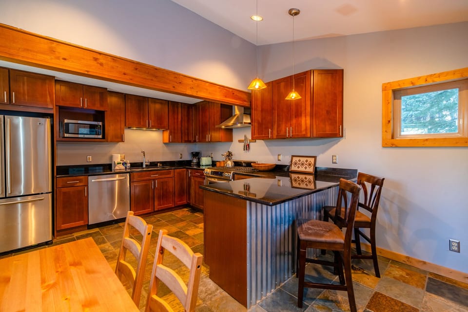 With stainless steel appliances and plenty of counter space, you'll have all you need to whip up a favorite meal