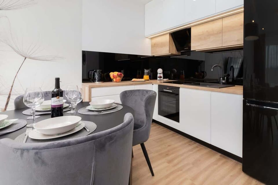 Modern, fully equipped kitchenette. 