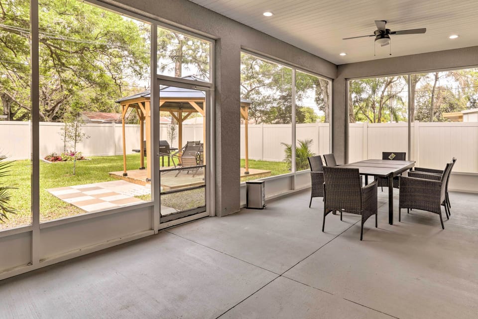 Screened Porch/Patio | Outdoor Dining Area